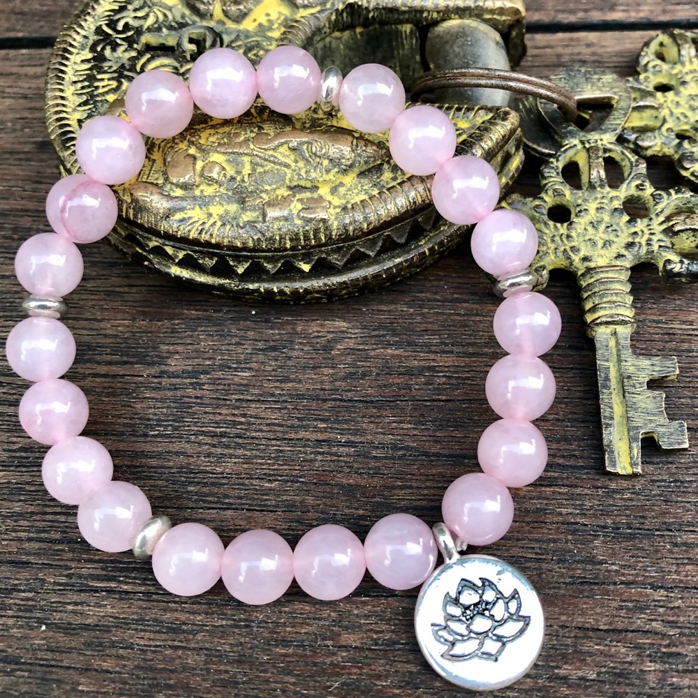 ✨ROSE QUARTZ BRACELET W/LOTUS CHARM 8mm✨